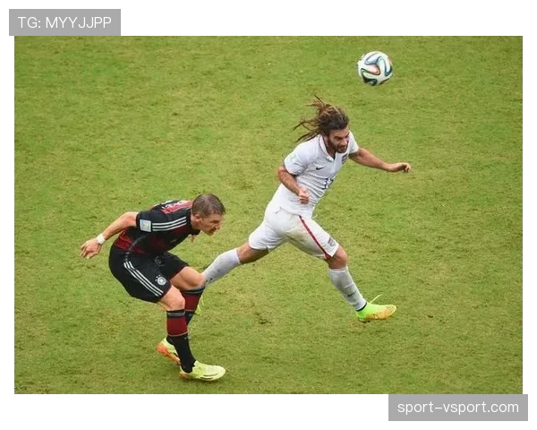 回传规则：门将何时不得用手触球与判罚标准